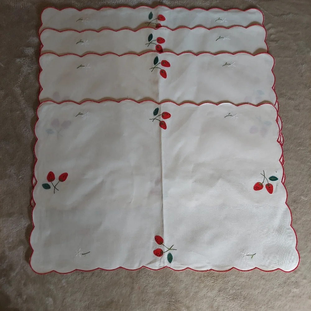 Vintage Placemats  Cream Red Appliques and Embroidered Scalloped Edges